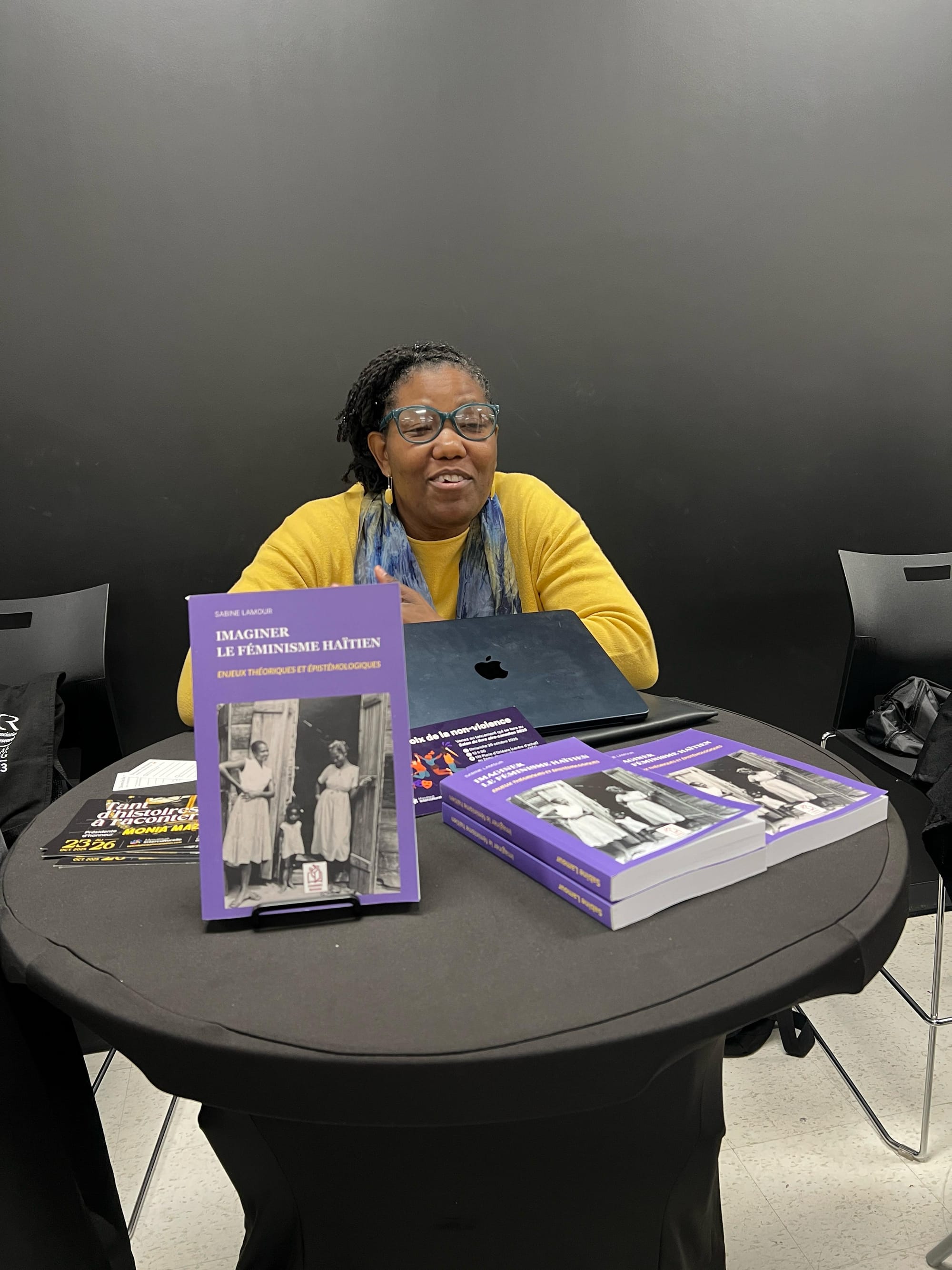 Dr Sabine Lamour clôture ses séances de signature au Salon du Livre Afro-Canadien 2025