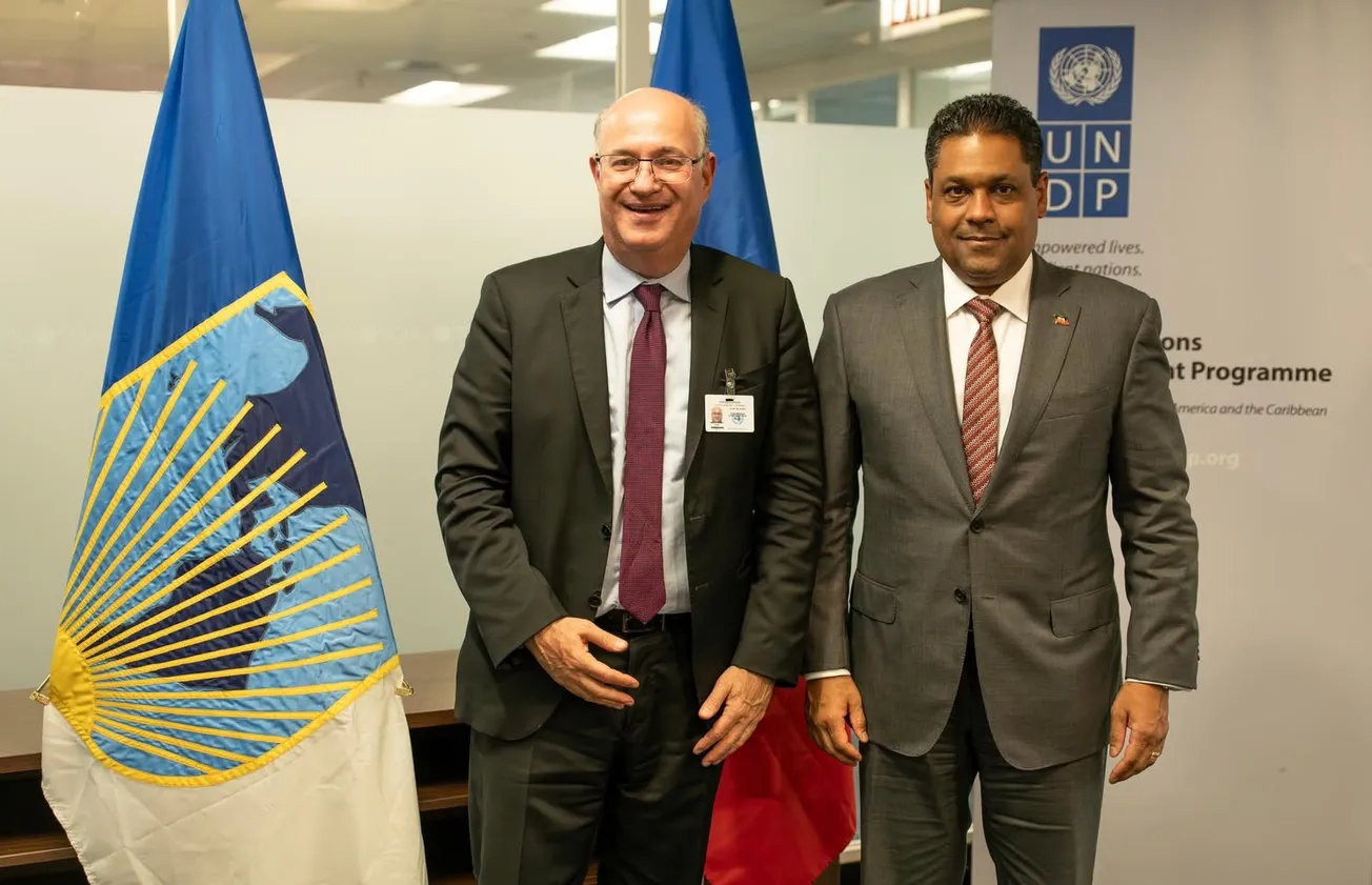 Laurent Saint-Cyr rencontre le président de la BID pour discuter de la relance économique et du développement du Grand Nord
