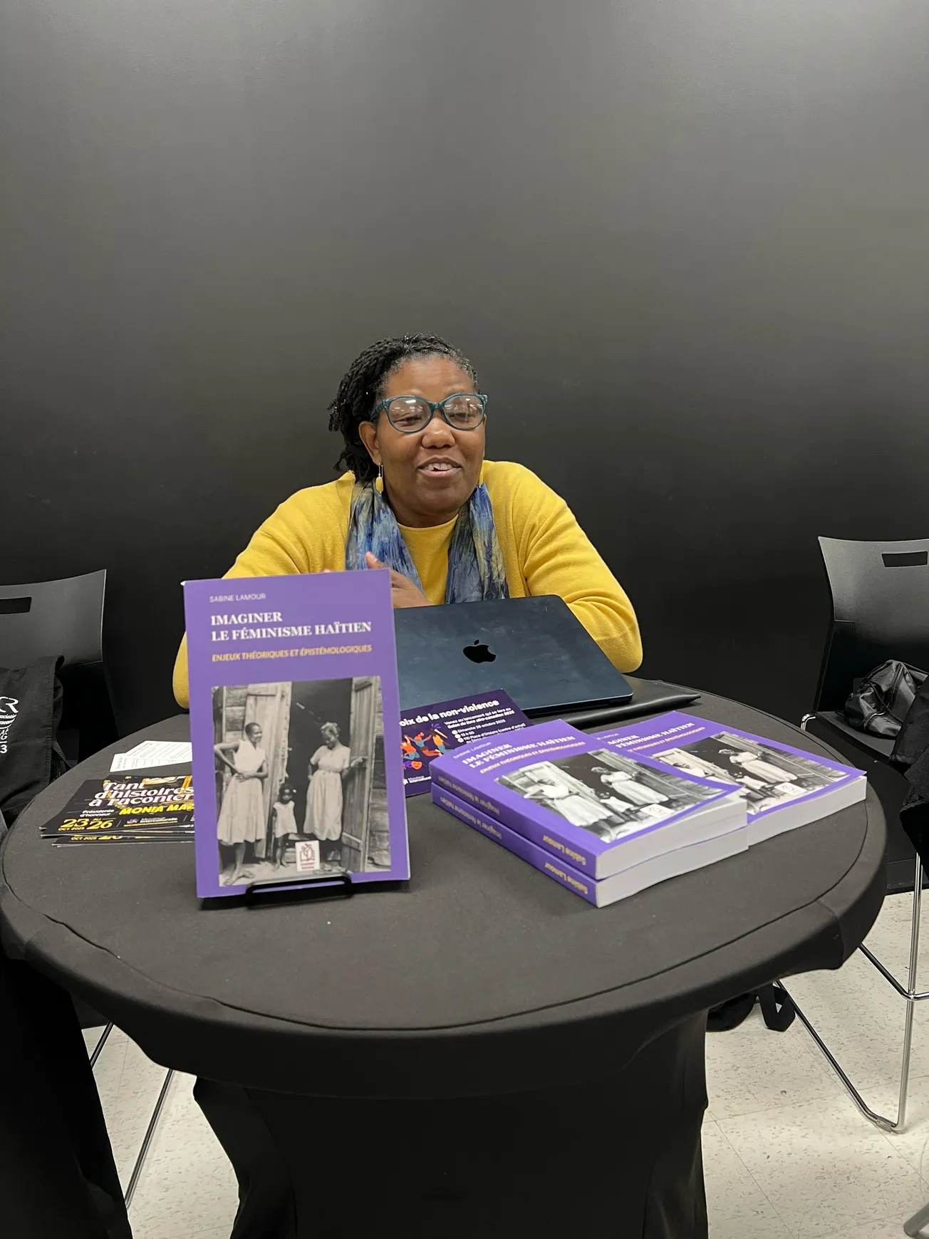 Dr Sabine Lamour clôture ses séances de signature au Salon du Livre Afro-Canadien 2025