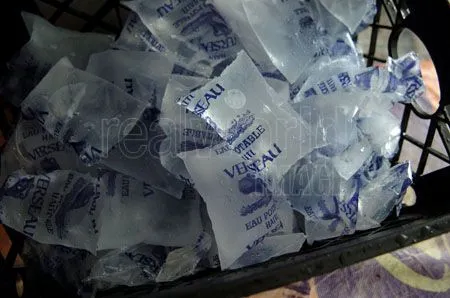 Le MCI publie une note détaillée sur la contamination de l'eau potable avec des recommandations spécifiques pour les sachets et kiosques